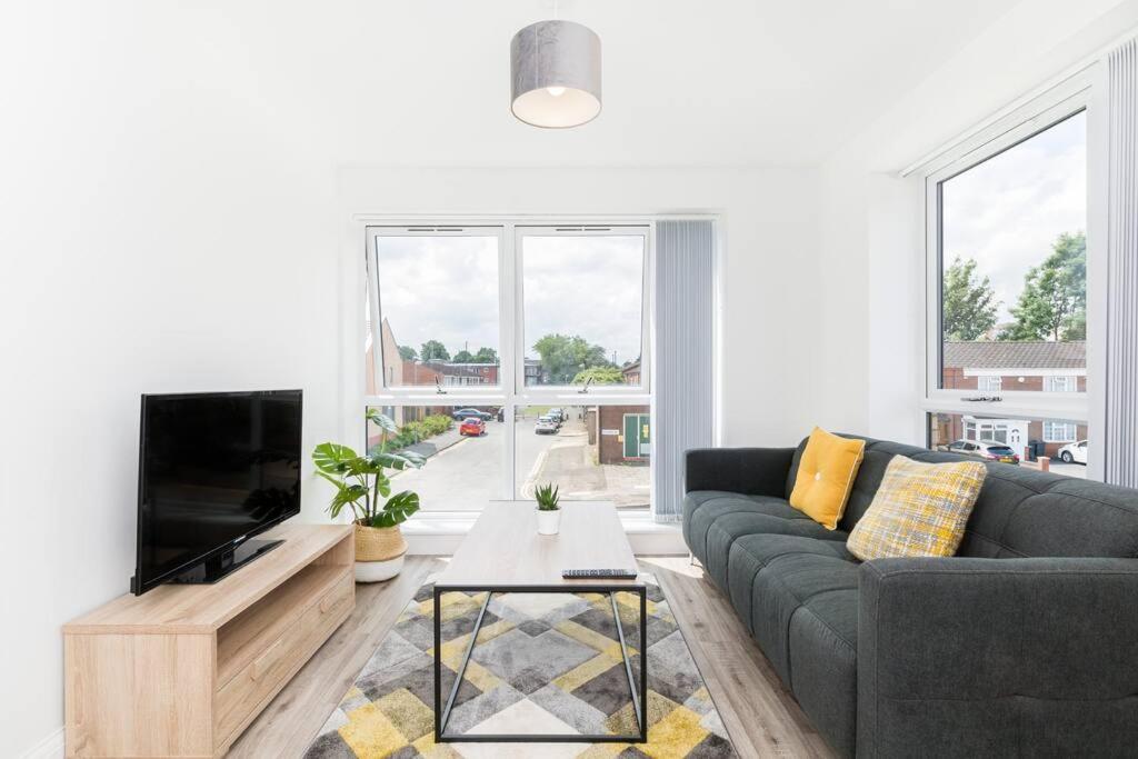 Sunlight Centre Flat With Free Parking Apartment