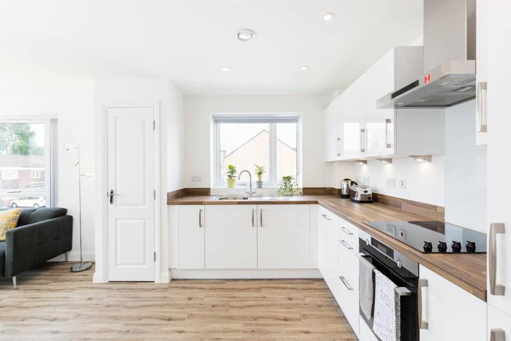 Sunlight Centre Flat With Free Parking Apartment