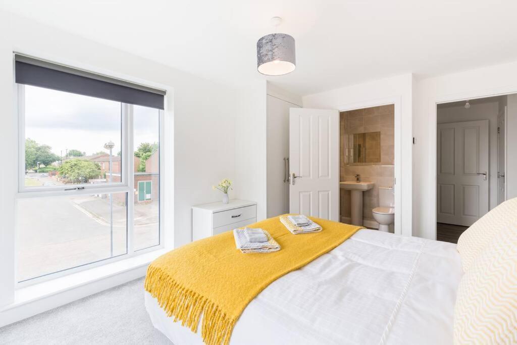 Sunlight Centre Flat With Free Parking