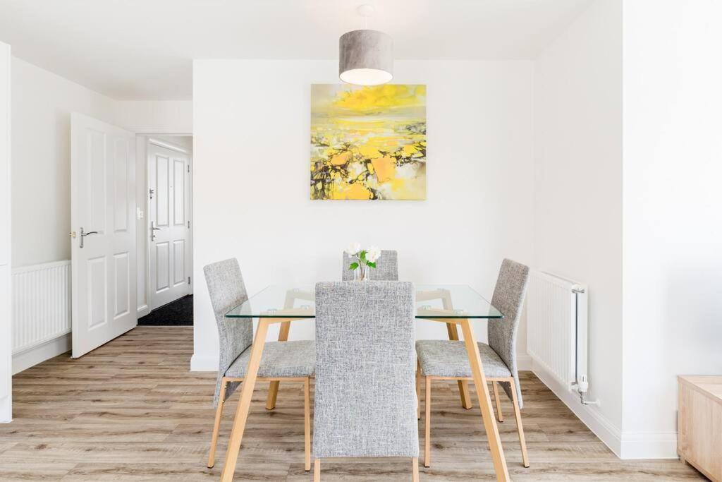 Apartment Sunlight Centre Flat With Free Parking