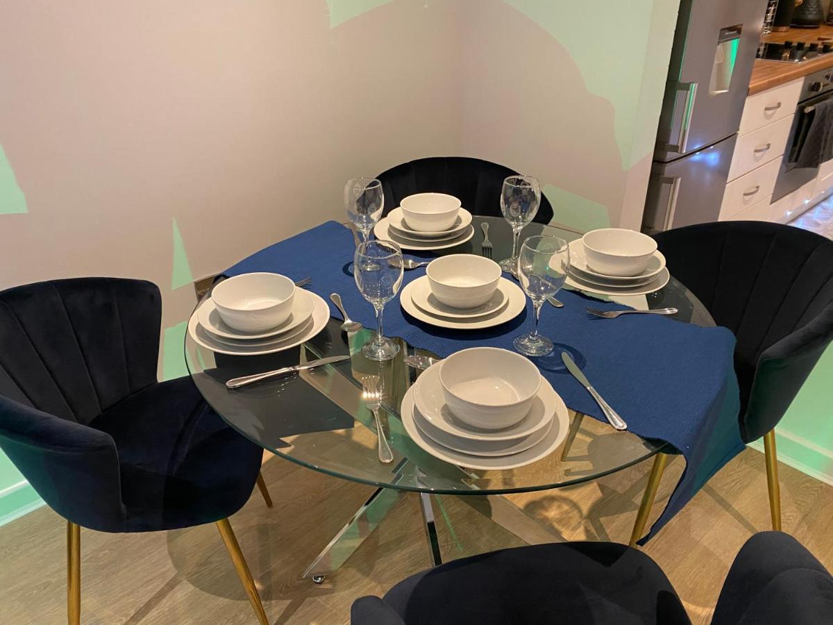 Perfect For Families & Business - Demha Nights Apartment Birmingham