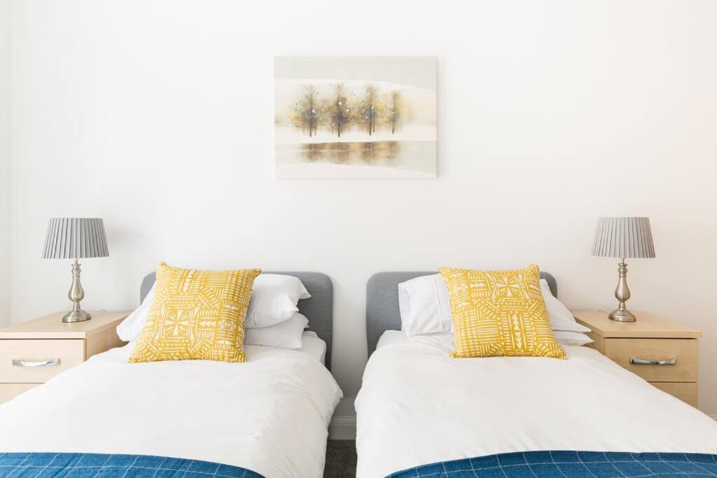 Apartment Sunlight Centre Flat With Free Parking *