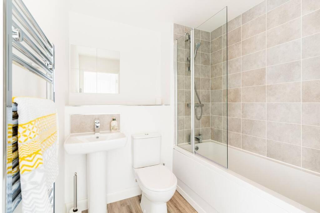 Sunlight Centre Flat With Free Parking Apartment