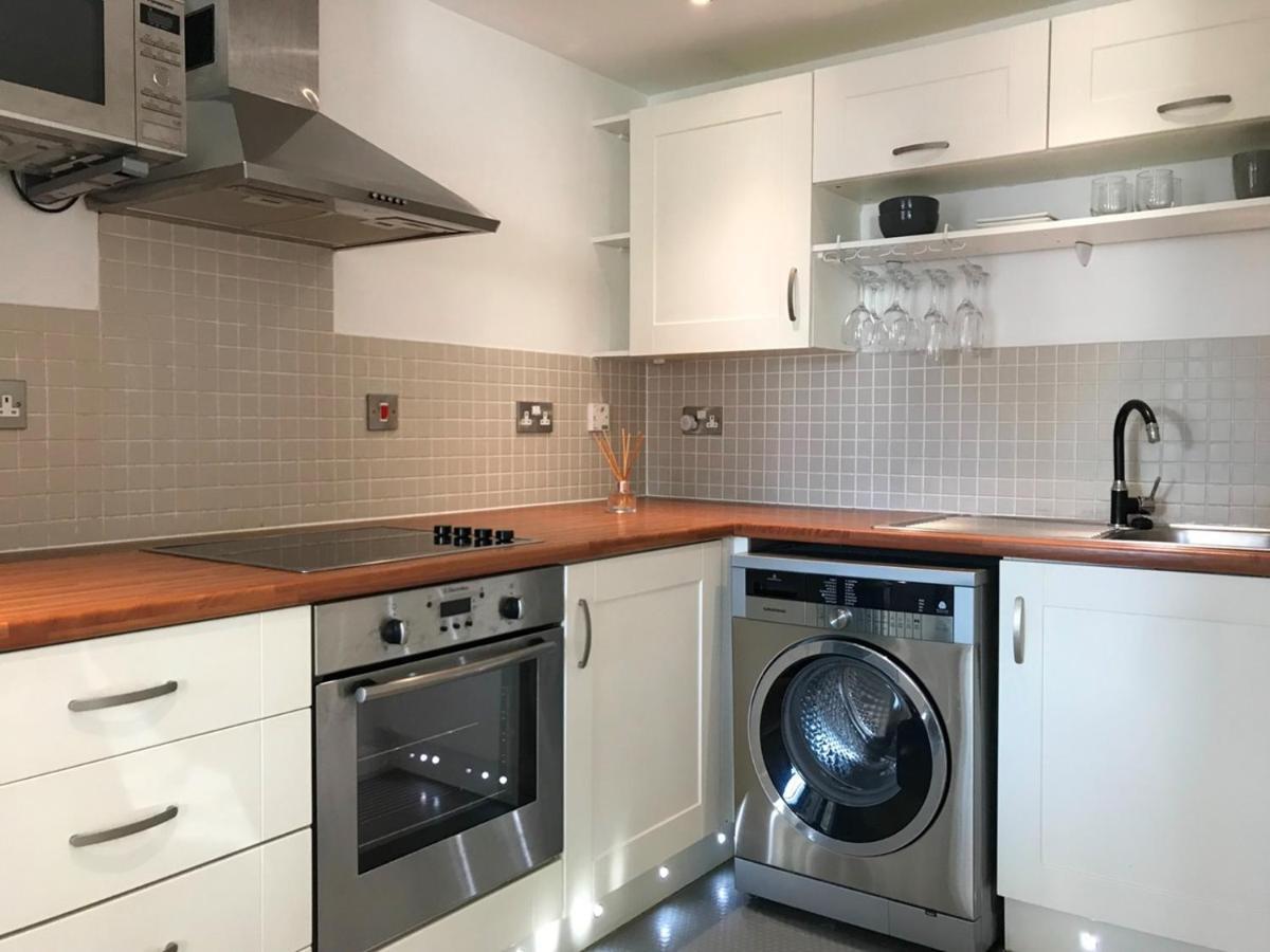 Perfect For Families & Business - Demha Nights Apartment Birmingham