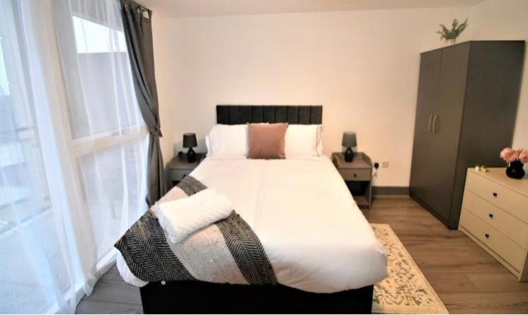 Lux One Bed Apartment *