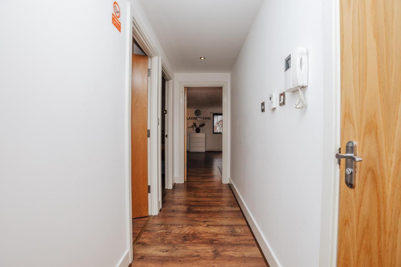 Apartment 2 Bed, 4 Single Beds & Sofa Bed Contractor Friendly, Broad Street, Smart Tv, Wifi, Free Parking