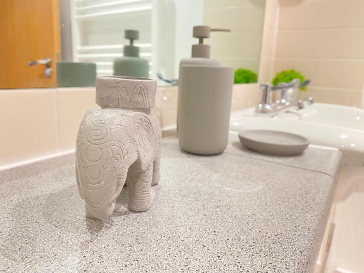 Apartment Perfect For Families & Business - Demha Nights Birmingham