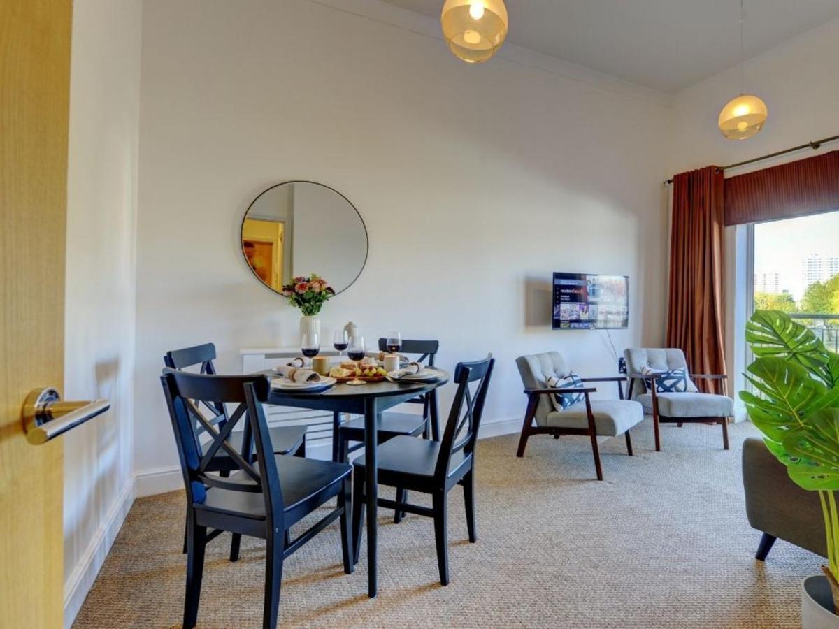 The Clement Stylish Two Bedroom Very Close To The Arena Apartment
