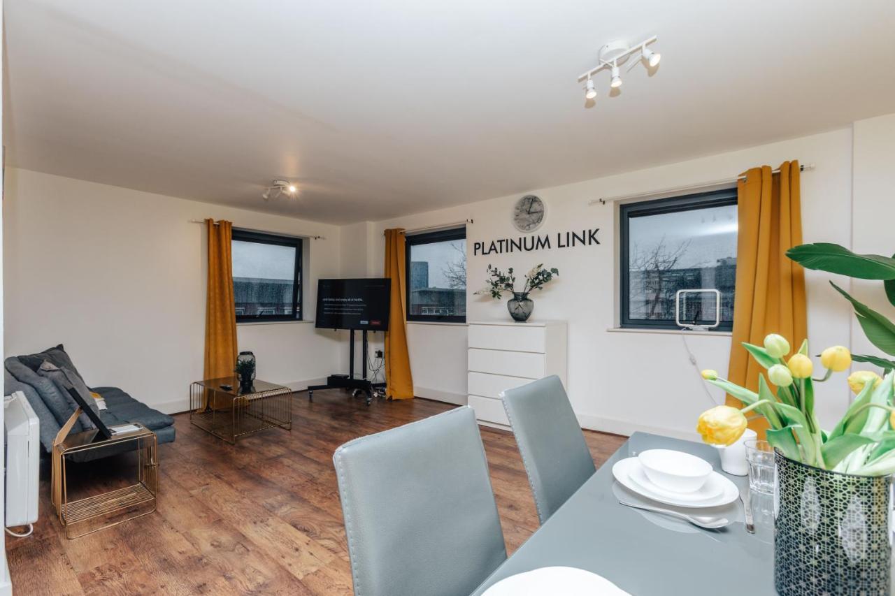 2 Bed, 4 Single Beds & Sofa Bed Contractor Friendly, Broad Street, Smart Tv, Wifi, Free Parking