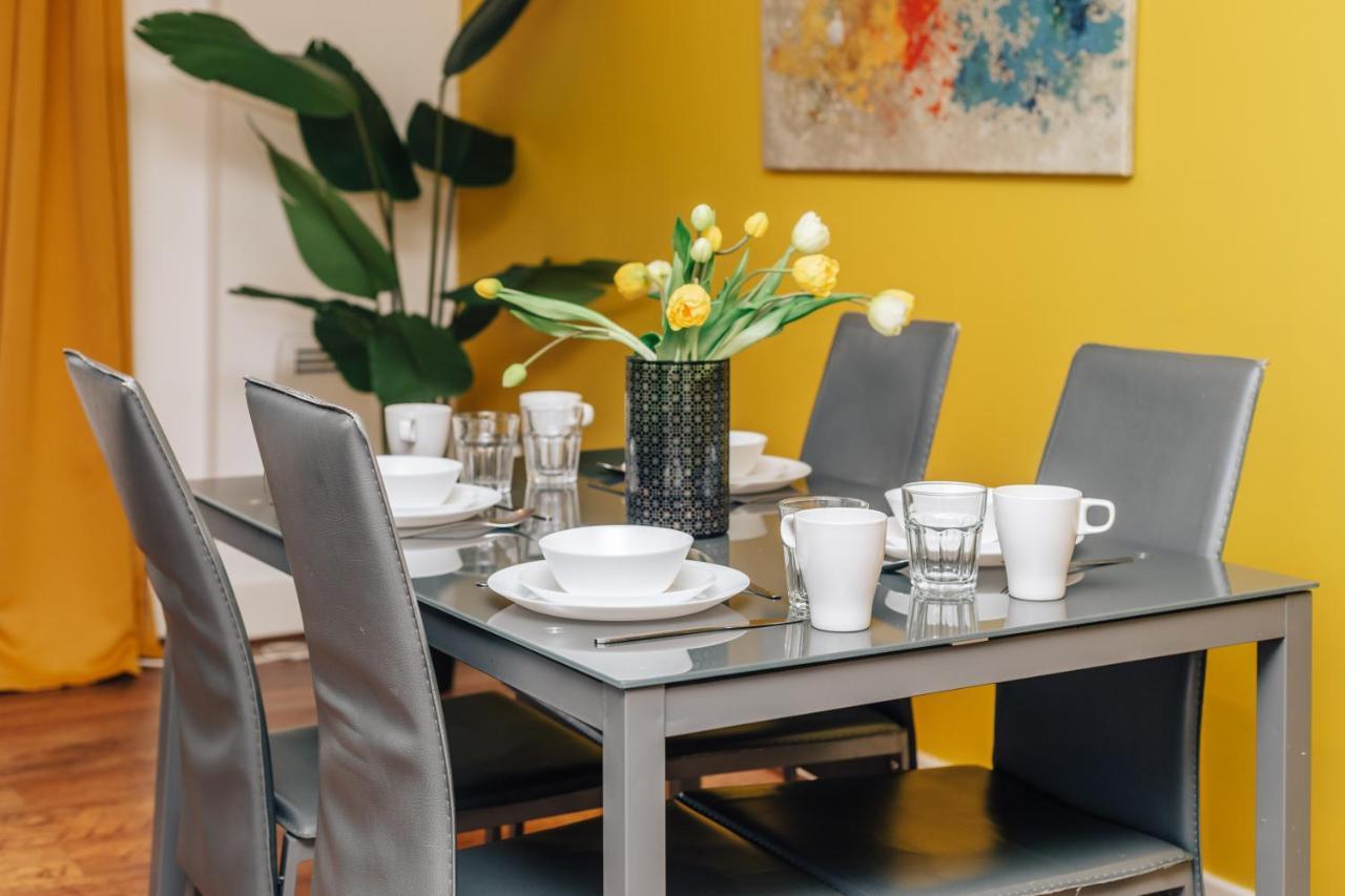 Apartment 2 Bed, 4 Single Beds & Sofa Bed Contractor Friendly, Broad Street, Smart Tv, Wifi, Free Parking *