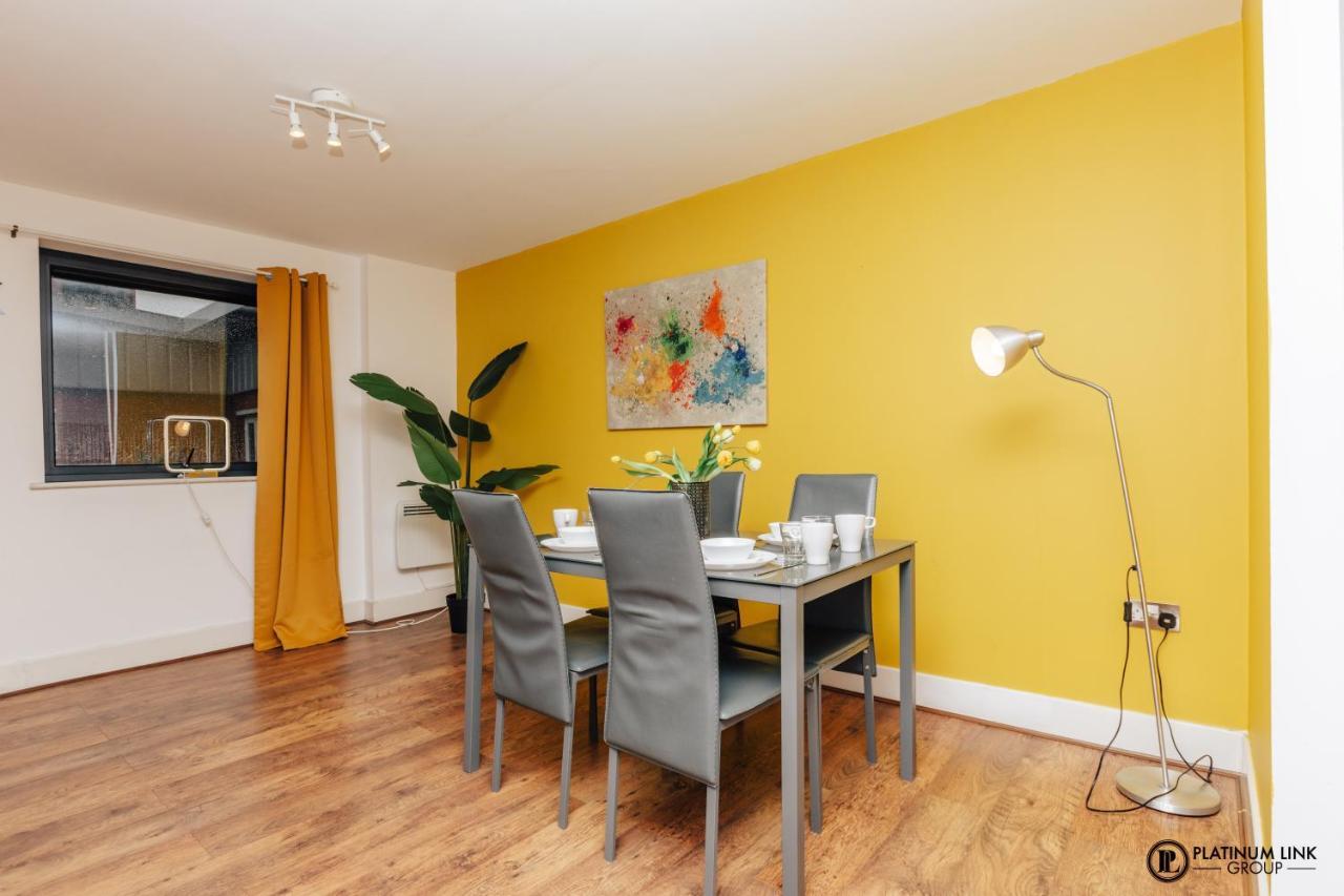 2 Bed, 4 Single Beds & Sofa Bed Contractor Friendly, Broad Street, Smart Tv, Wifi, Free Parking Birmingham