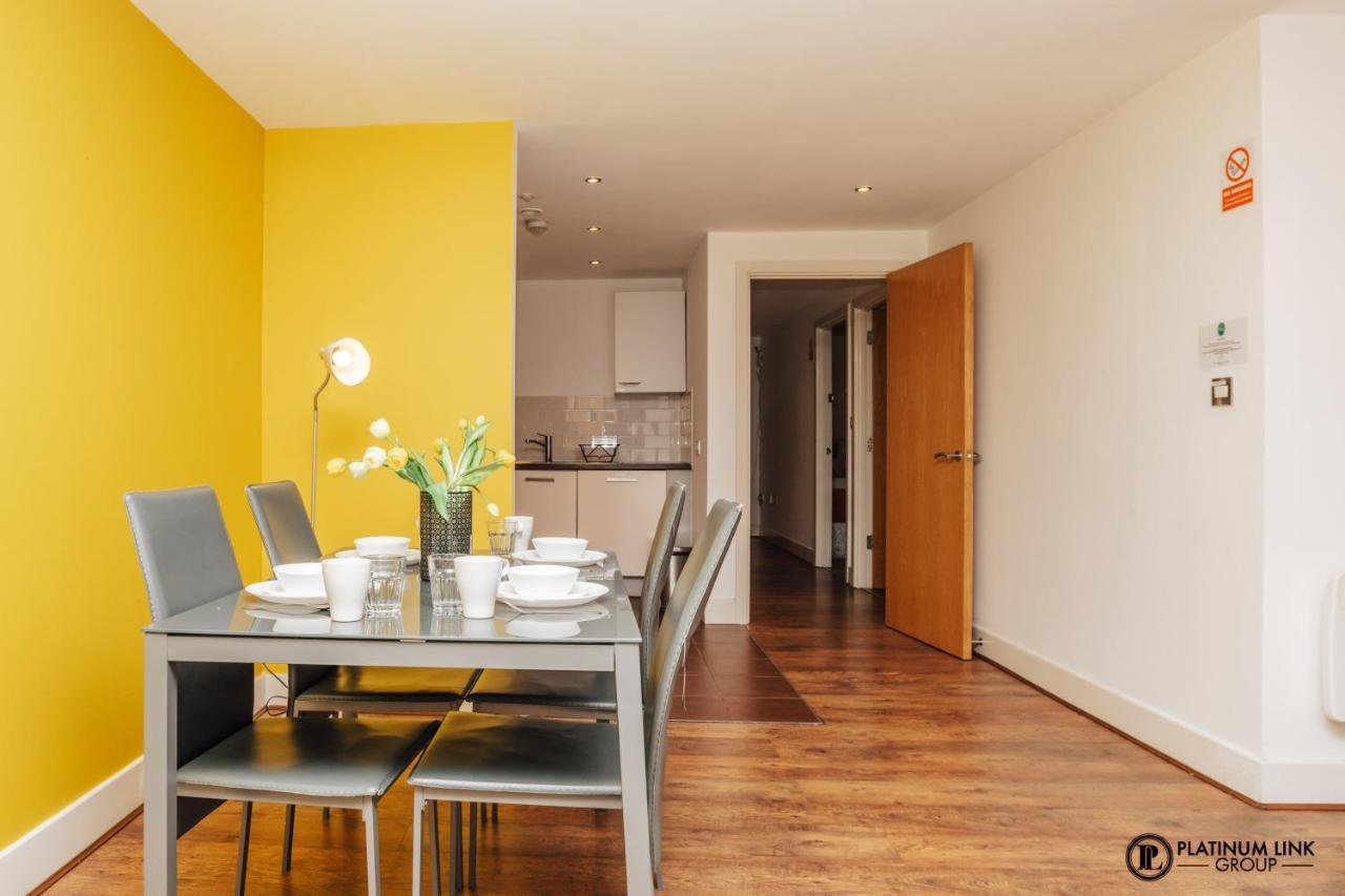 2 Bed, 4 Single Beds & Sofa Bed Contractor Friendly, Broad Street, Smart Tv, Wifi, Free Parking