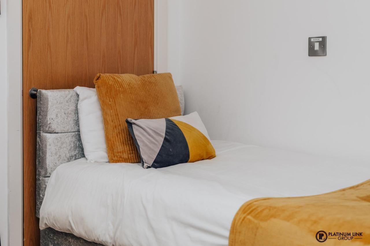 Apartment 2 Bed, 4 Single Beds & Sofa Bed Contractor Friendly, Broad Street, Smart Tv, Wifi, Free Parking