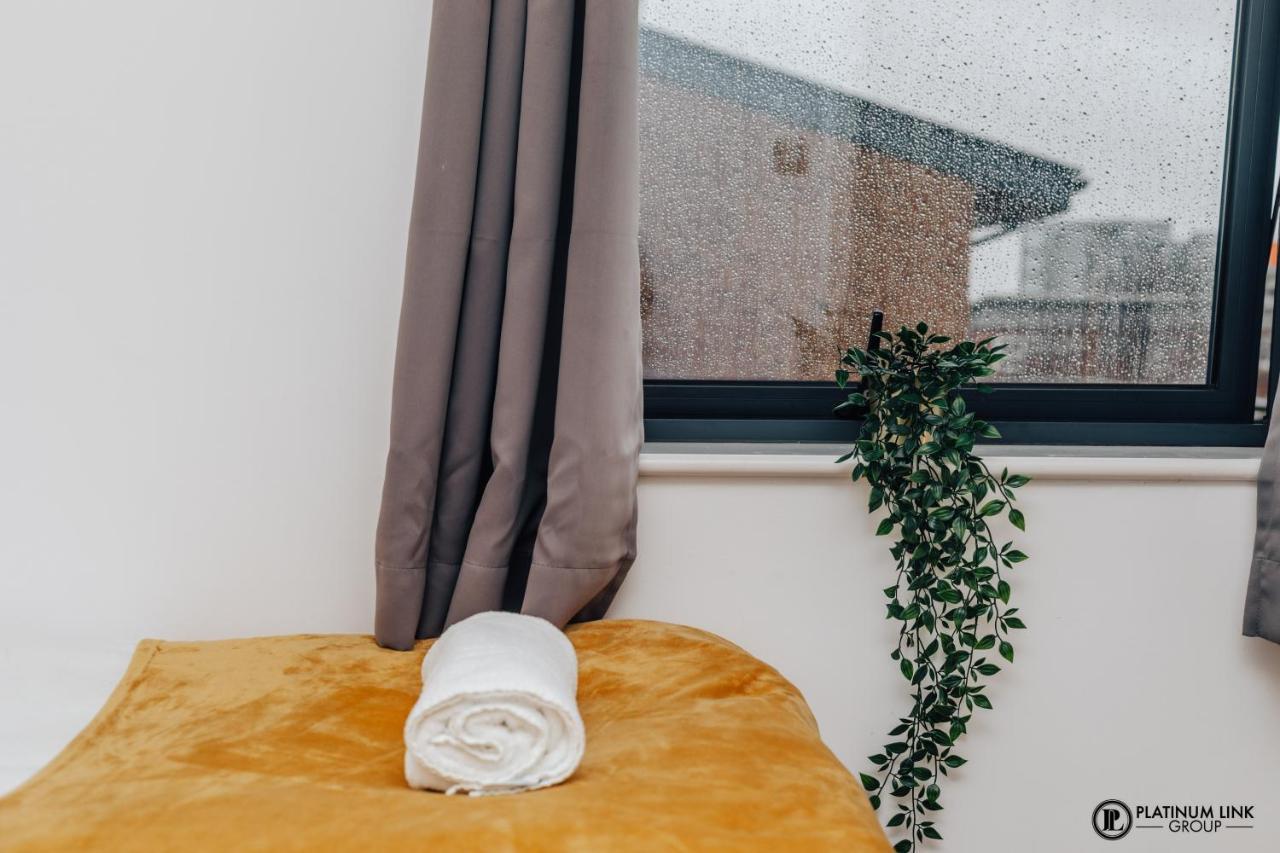2 Bed, 4 Single Beds & Sofa Bed Contractor Friendly, Broad Street, Smart Tv, Wifi, Free Parking Apartment