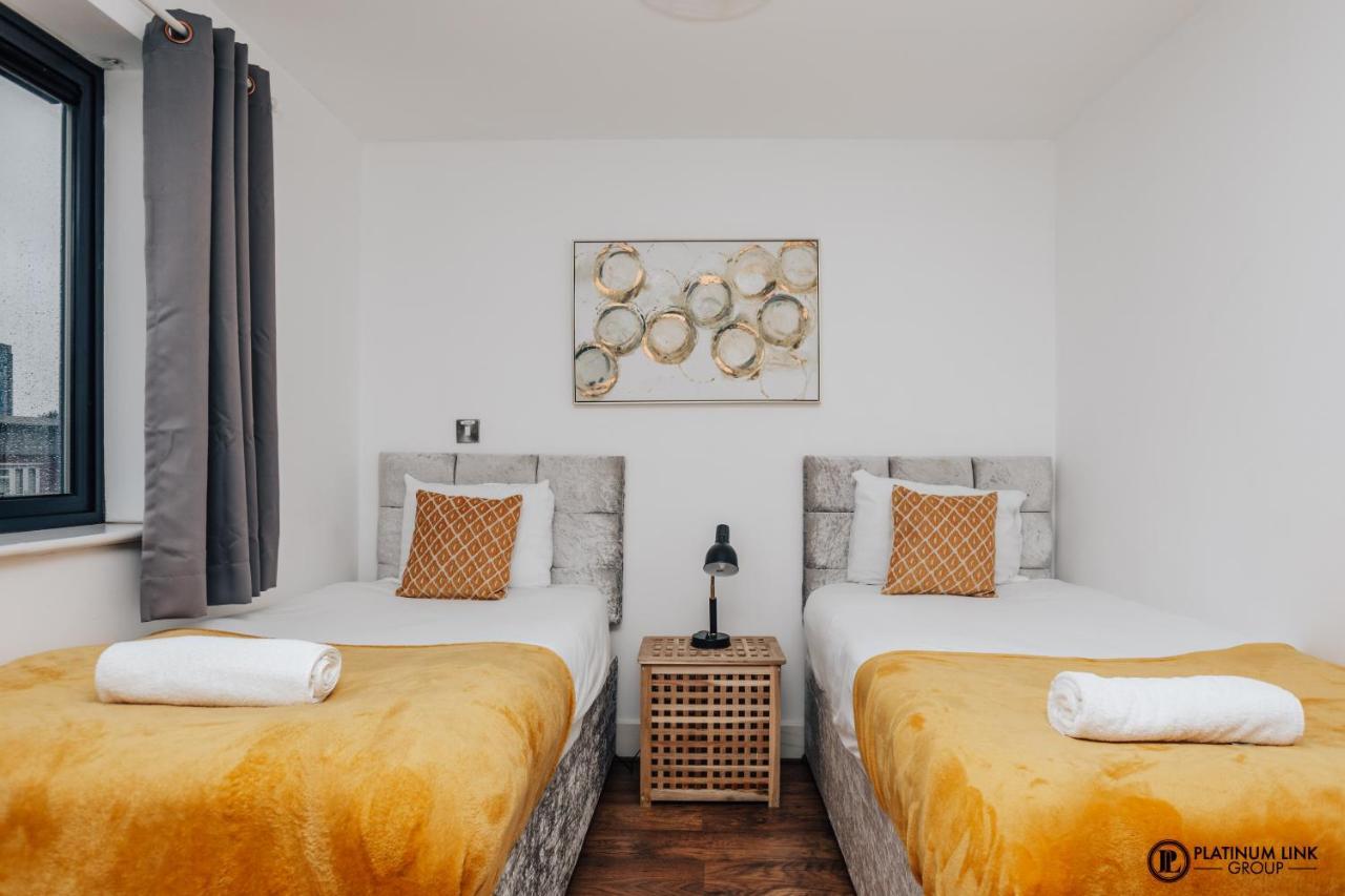 2 Bed, 4 Single Beds & Sofa Bed Contractor Friendly, Broad Street, Smart Tv, Wifi, Free Parking Apartment *