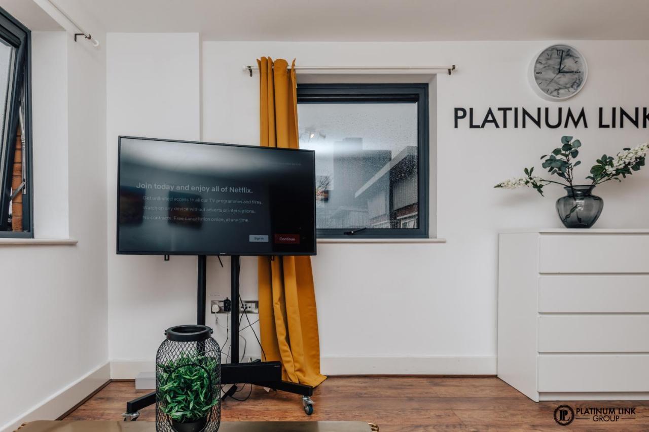 2 Bed, 4 Single Beds & Sofa Bed Contractor Friendly, Broad Street, Smart Tv, Wifi, Free Parking Apartment