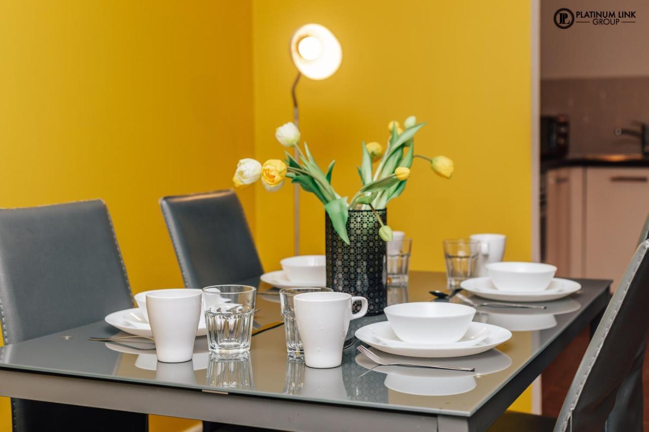 2 Bed, 4 Single Beds & Sofa Bed Contractor Friendly, Broad Street, Smart Tv, Wifi, Free Parking Birmingham