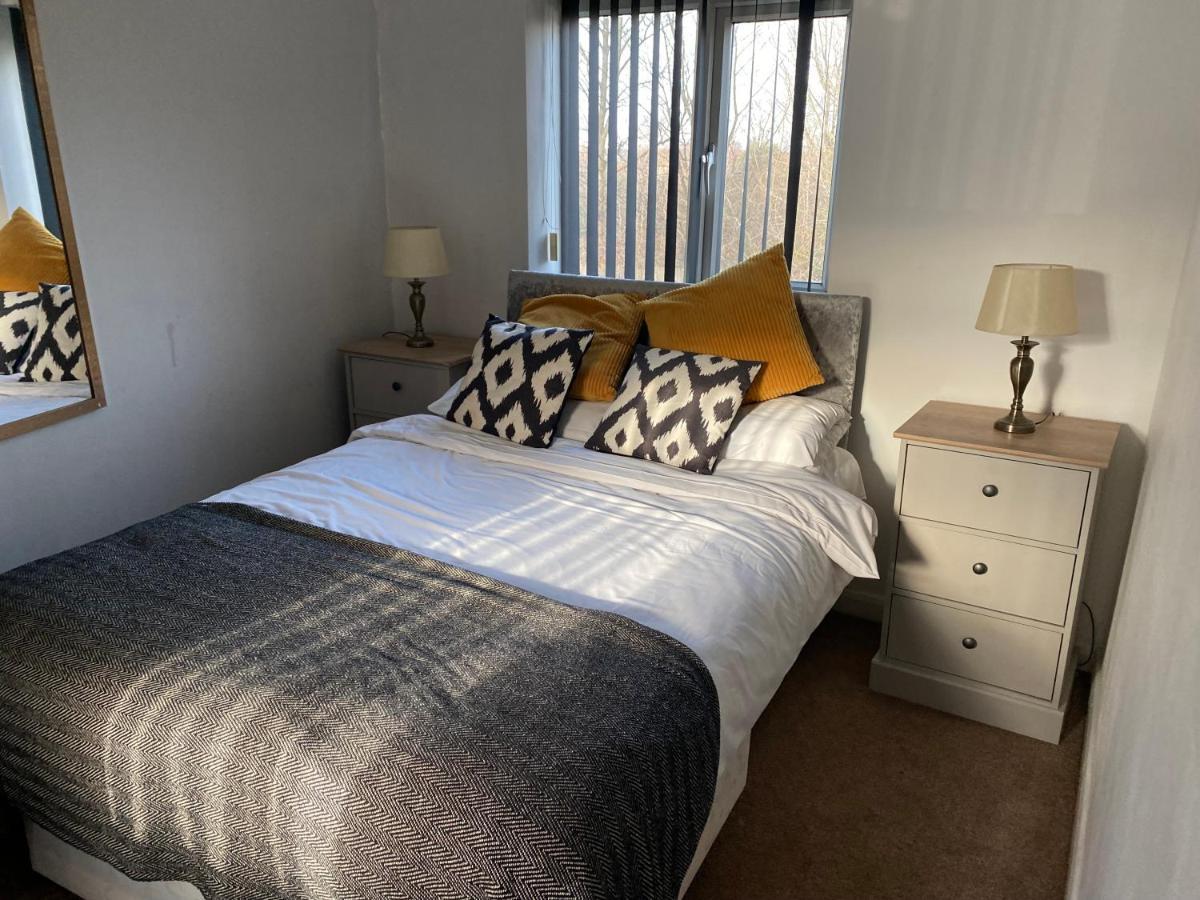 Holiday home Cozy 4 Bedroom House In Smethwick With 4 Bathrooms Perfect For Contractors And Families *