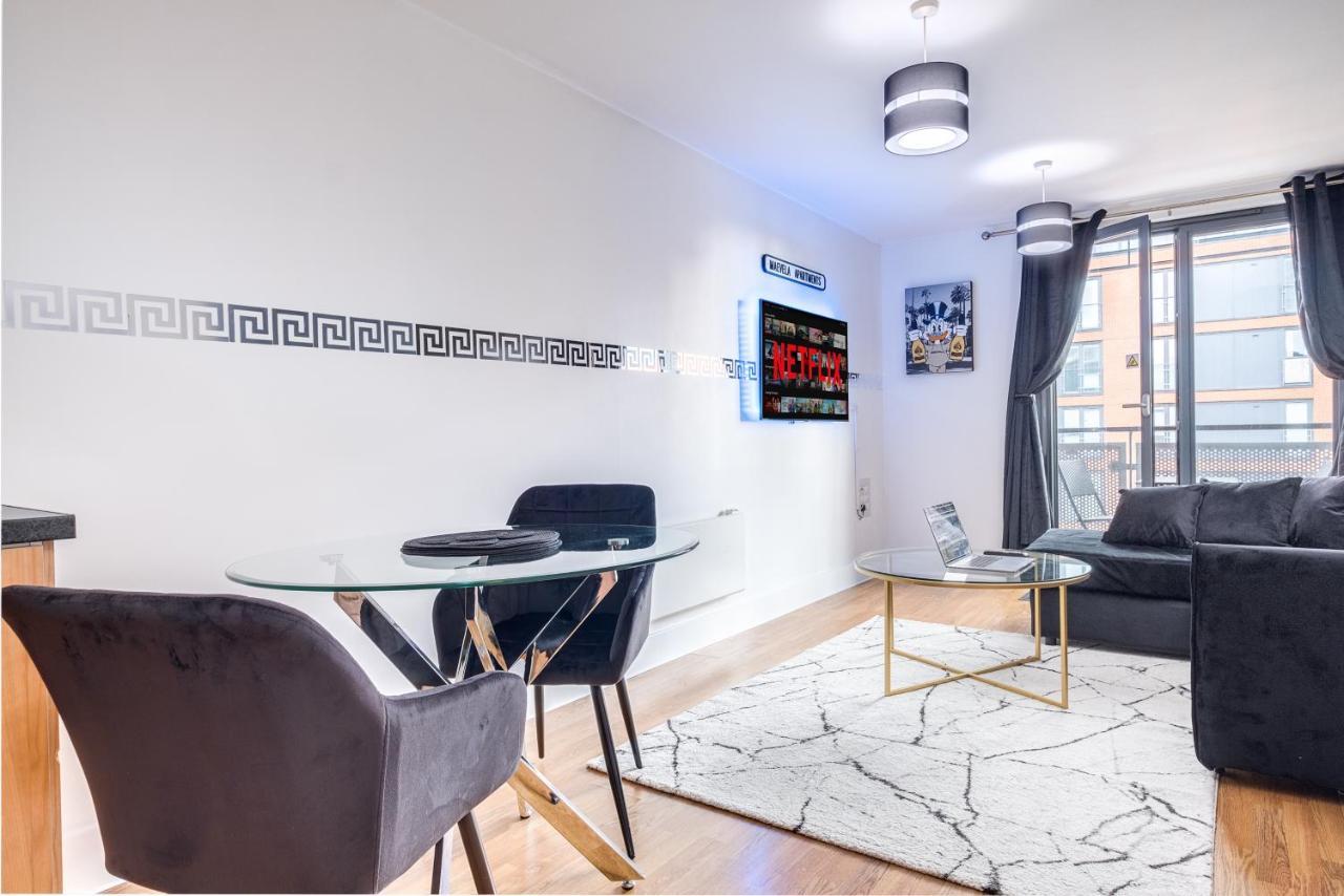 Maevela - Arcadian Versace Themed Apt ☆ Huge Balcony / Free Parking → Free Netflix -2 Min Walk From Hippodrome Theatre, Arcadian, China Town, Sidewalk Club, Gay Village, 5 Mins From New Street Train Station - Grand Ce Apartment