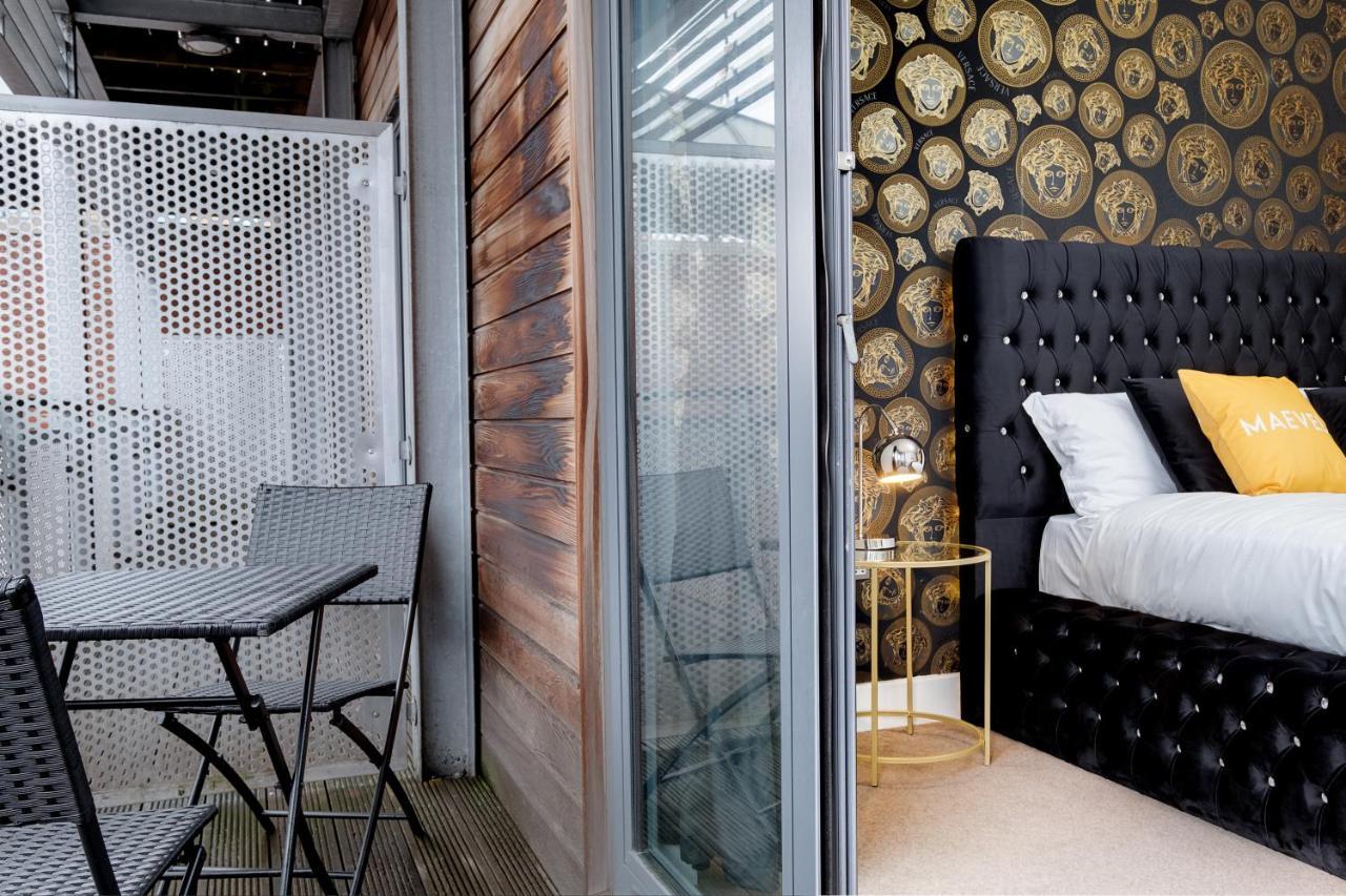 Maevela - Arcadian Versace Themed Apt ☆ Huge Balcony / Free Parking → Free Netflix -2 Min Walk From Hippodrome Theatre, Arcadian, China Town, Sidewalk Club, Gay Village, 5 Mins From New Street Train Station - Grand Ce Birmingham