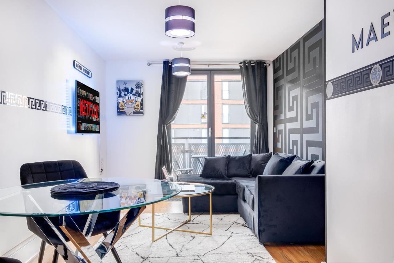 Apartment Maevela - Arcadian Versace Themed Apt ☆ Huge Balcony / Free Parking → Free Netflix -2 Min Walk From Hippodrome Theatre, Arcadian, China Town, Sidewalk Club, Gay Village, 5 Mins From New Street Train Station - Grand Ce Birmingham