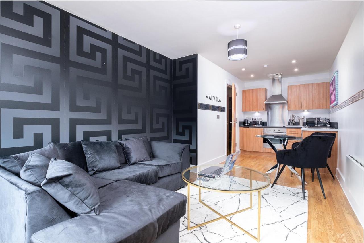 Maevela - Arcadian Versace Themed Apt ☆ Huge Balcony / Free Parking → Free Netflix -2 Min Walk From Hippodrome Theatre, Arcadian, China Town, Sidewalk Club, Gay Village, 5 Mins From New Street Train Station - Grand Ce
