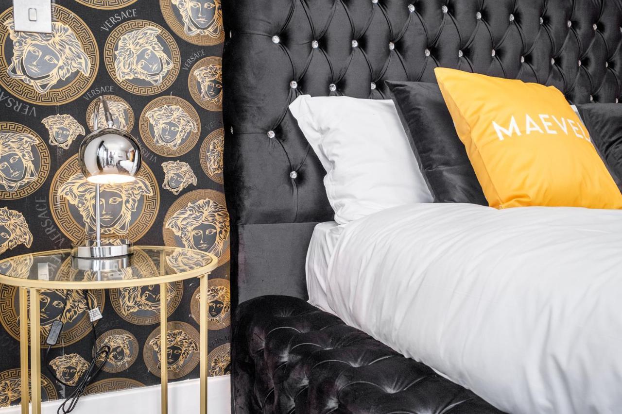 Maevela - Arcadian Versace Themed Apt ☆ Huge Balcony / Free Parking → Free Netflix -2 Min Walk From Hippodrome Theatre, Arcadian, China Town, Sidewalk Club, Gay Village, 5 Mins From New Street Train Station - Grand Ce Birmingham