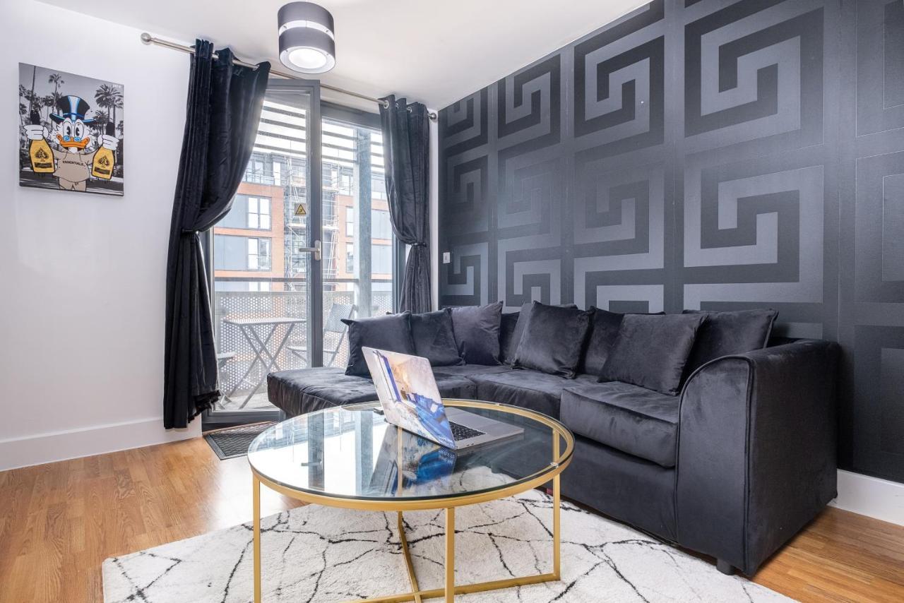 Maevela - Arcadian Versace Themed Apt ☆ Huge Balcony / Free Parking → Free Netflix -2 Min Walk From Hippodrome Theatre, Arcadian, China Town, Sidewalk Club, Gay Village, 5 Mins From New Street Train Station - Grand Ce