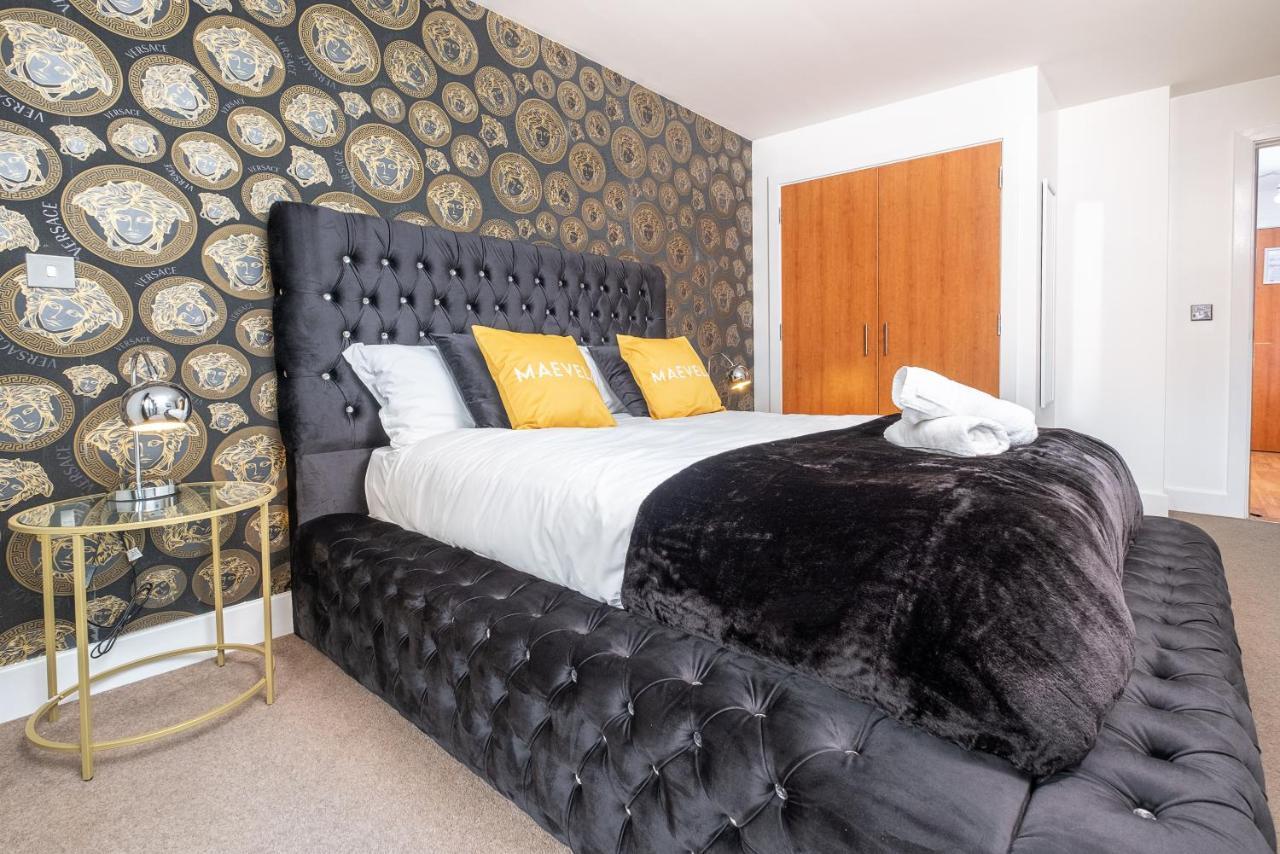 Maevela - Arcadian Versace Themed Apt ☆ Huge Balcony / Free Parking → Free Netflix -2 Min Walk From Hippodrome Theatre, Arcadian, China Town, Sidewalk Club, Gay Village, 5 Mins From New Street Train Station - Grand Ce Apartment *