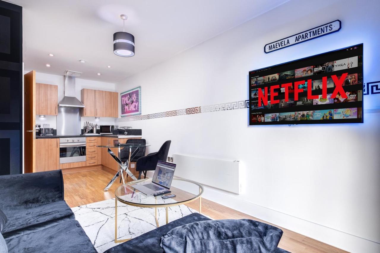 Maevela - Arcadian Versace Themed Apt ☆ Huge Balcony / Free Parking → Free Netflix -2 Min Walk From Hippodrome Theatre, Arcadian, China Town, Sidewalk Club, Gay Village, 5 Mins From New Street Train Station - Grand Ce Apartment
