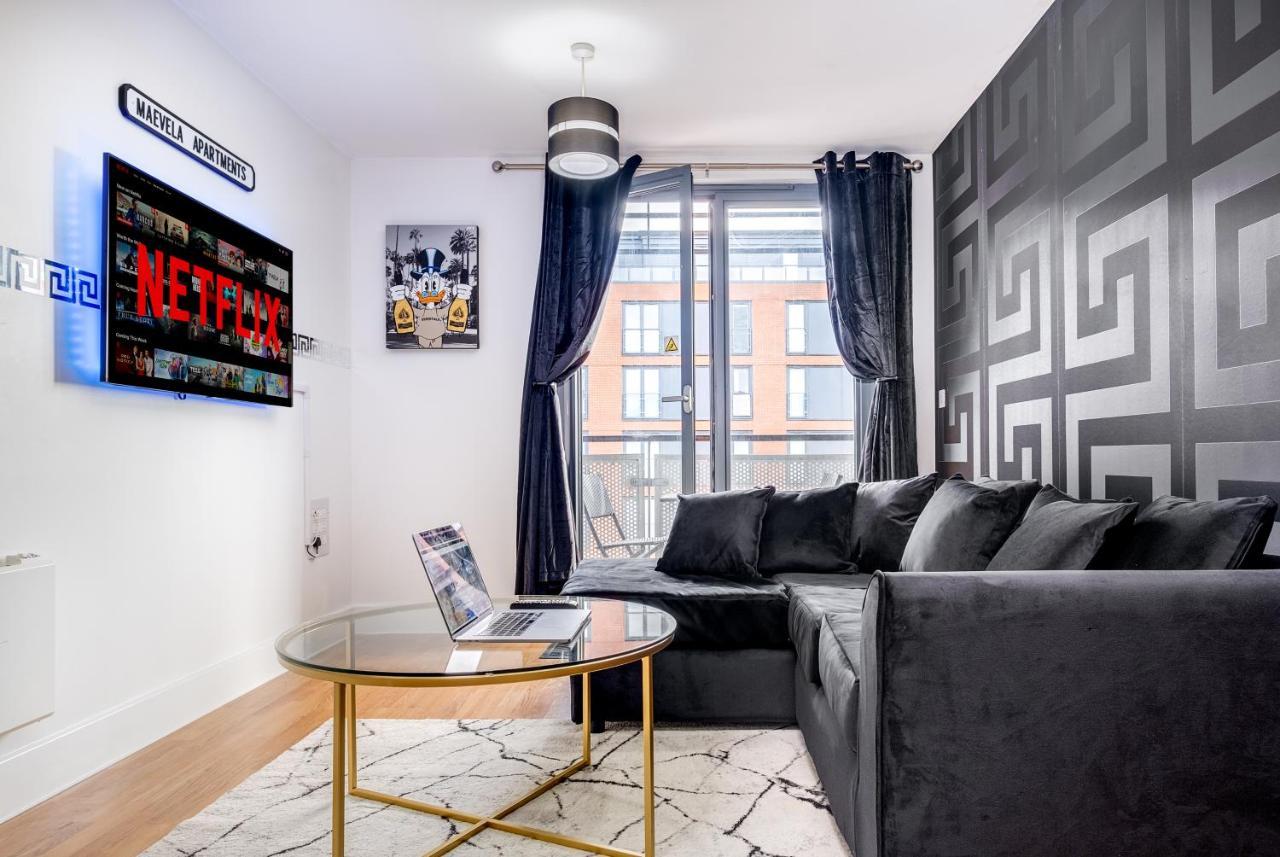 Maevela - Arcadian Versace Themed Apt ☆ Huge Balcony / Free Parking → Free Netflix -2 Min Walk From Hippodrome Theatre, Arcadian, China Town, Sidewalk Club, Gay Village, 5 Mins From New Street Train Station - Grand Ce Apartment *