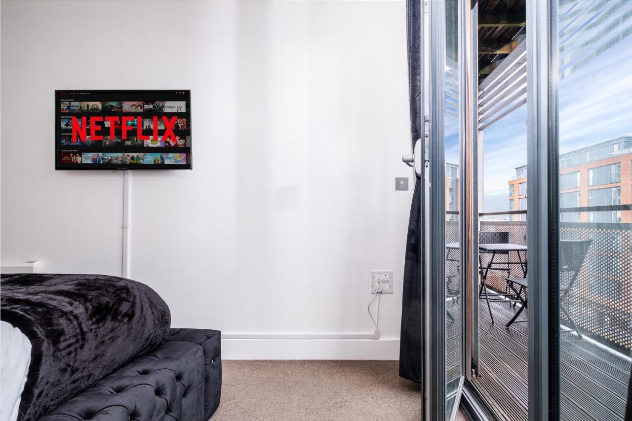 Maevela - Arcadian Versace Themed Apt ☆ Huge Balcony / Free Parking → Free Netflix -2 Min Walk From Hippodrome Theatre, Arcadian, China Town, Sidewalk Club, Gay Village, 5 Mins From New Street Train Station - Grand Ce Apartment