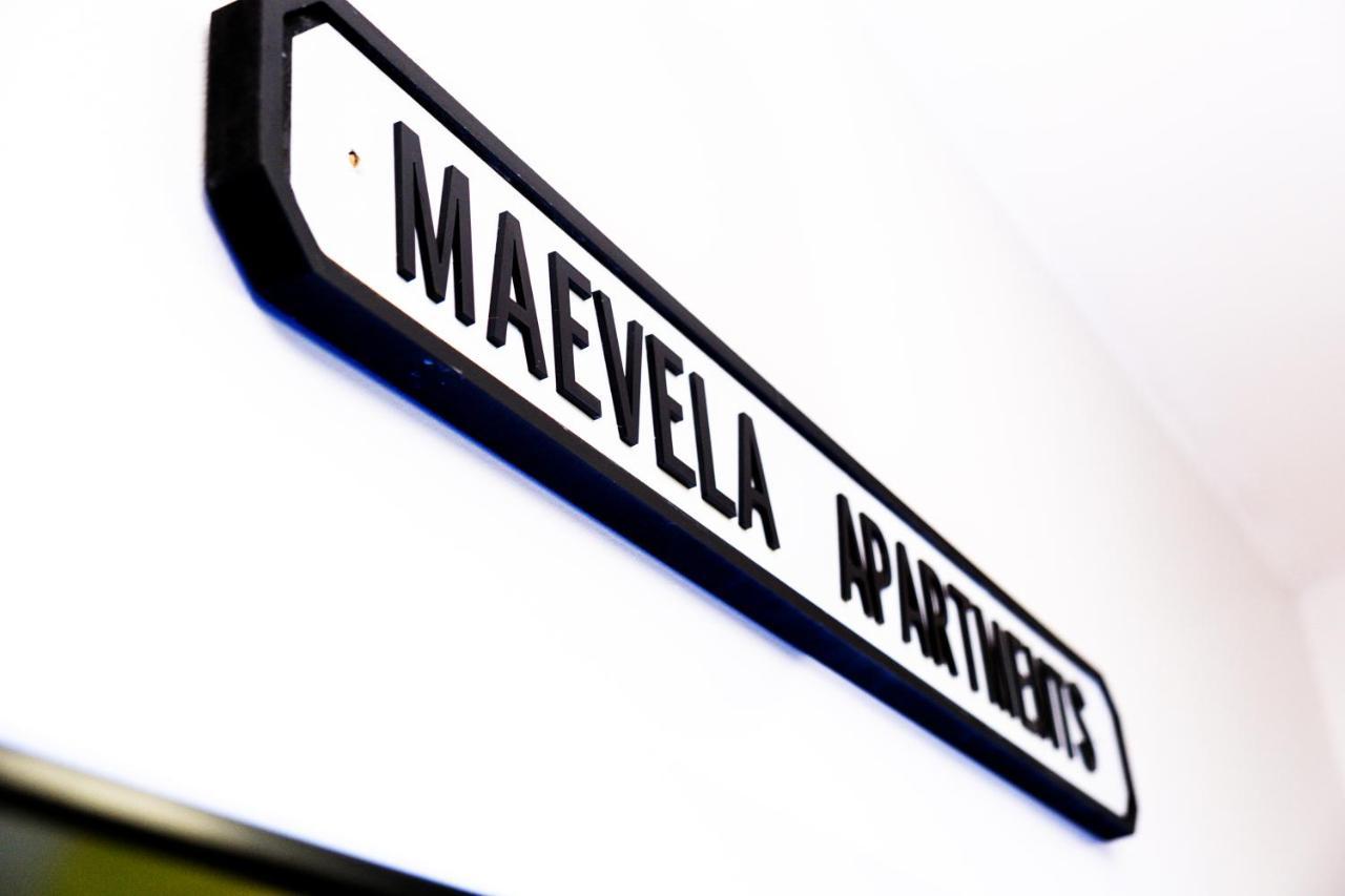 Maevela - Arcadian Versace Themed Apt ☆ Huge Balcony / Free Parking → Free Netflix -2 Min Walk From Hippodrome Theatre, Arcadian, China Town, Sidewalk Club, Gay Village, 5 Mins From New Street Train Station - Grand Ce * Birmingham