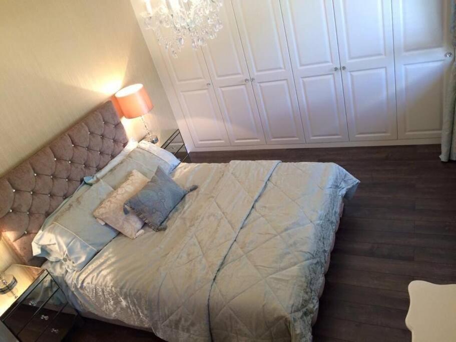 Large Home, Close To Bhx, Nec, Jlr, 4 Double Beds!