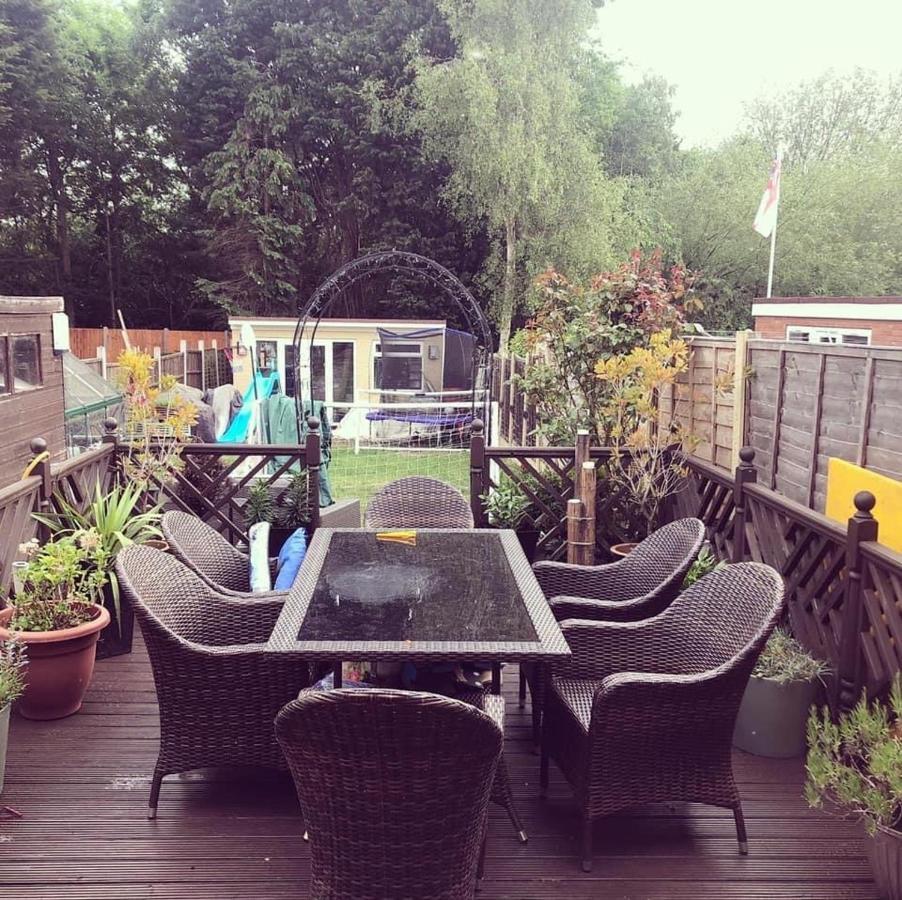 Large Home, Close To Bhx, Nec, Jlr, 4 Double Beds! * Birmingham