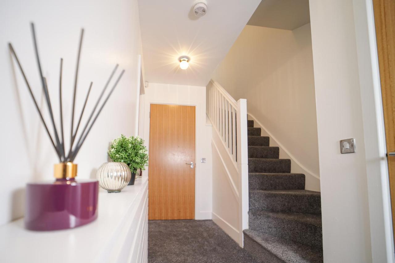 Holiday home 3 Bedroom House In City Centre - Sleeps 6 *