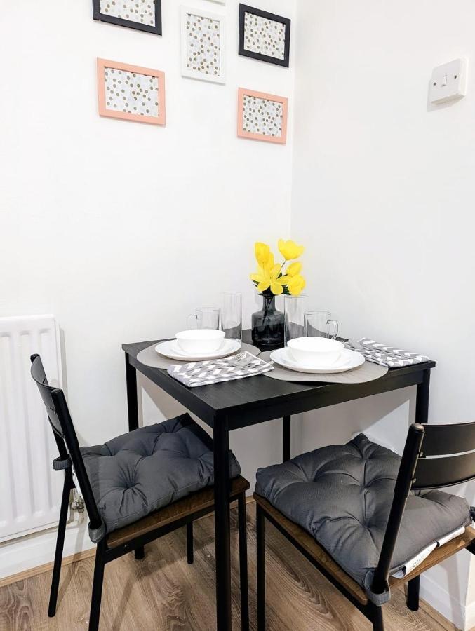 Apartment Luxury 1 Bed Service Apartment With Parking