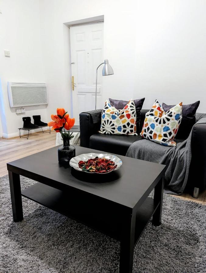 Apartment Luxury 1 Bed Service Apartment With Parking *