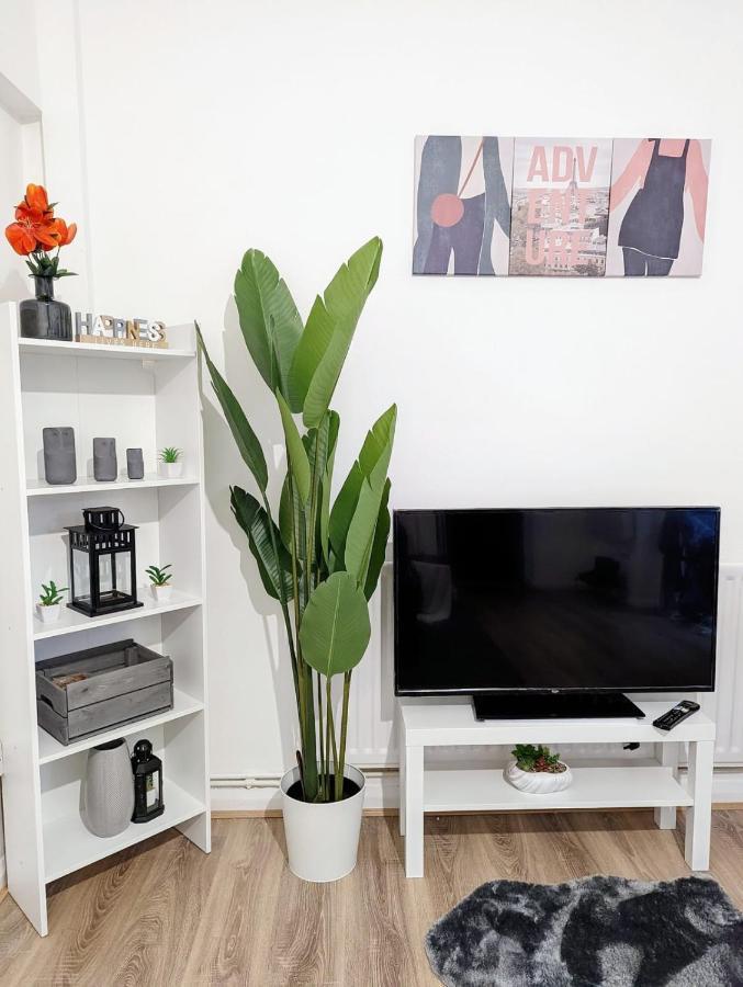 Luxury 1 Bed Service Apartment With Parking * Birmingham