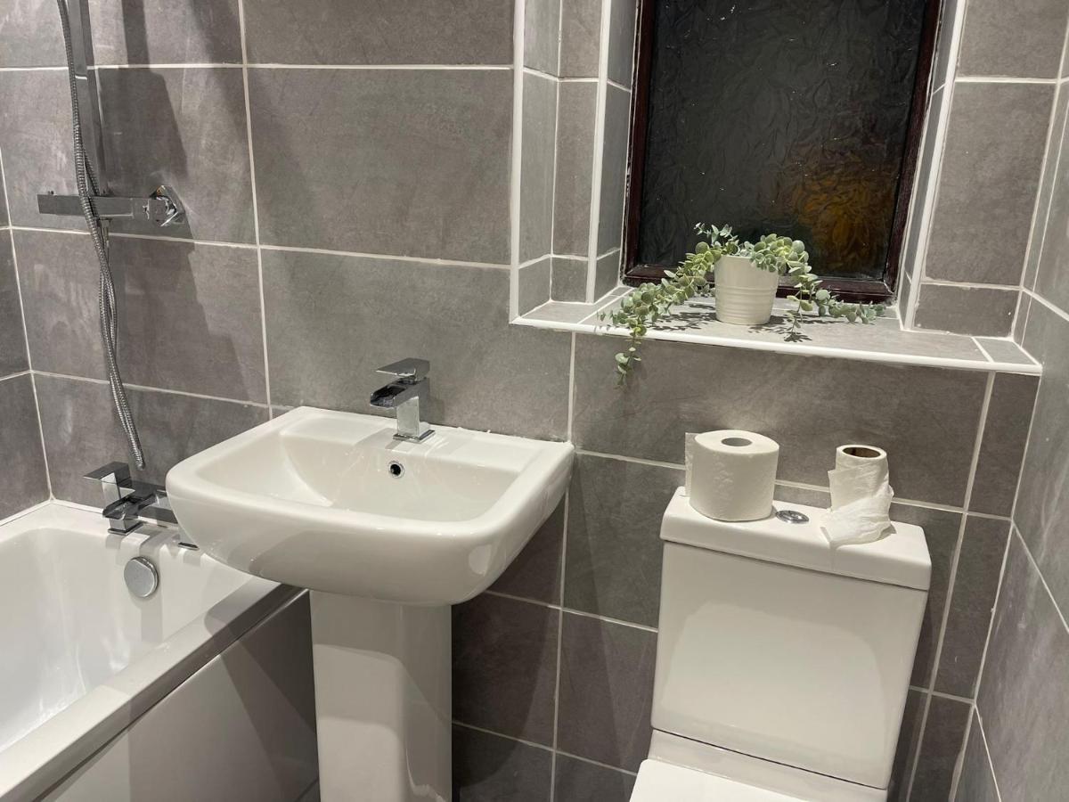 Lakeside View 2 Bedroom House Birmingham