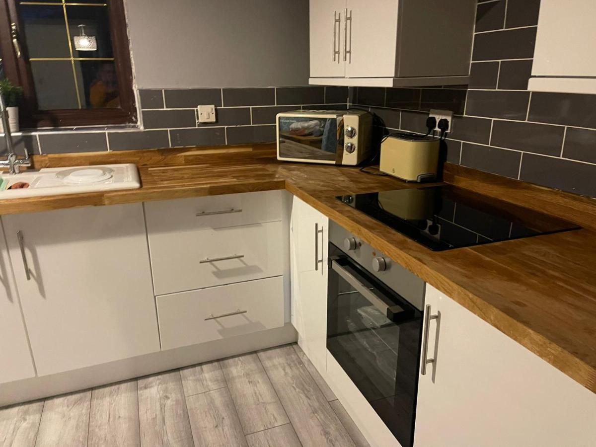 Lakeside View 2 Bedroom House Apartment *