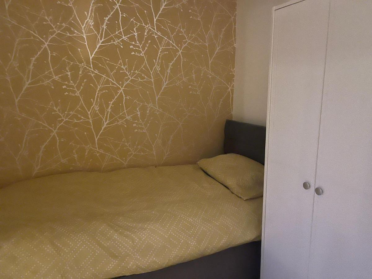 Lakeside View 2 Bedroom House * Birmingham