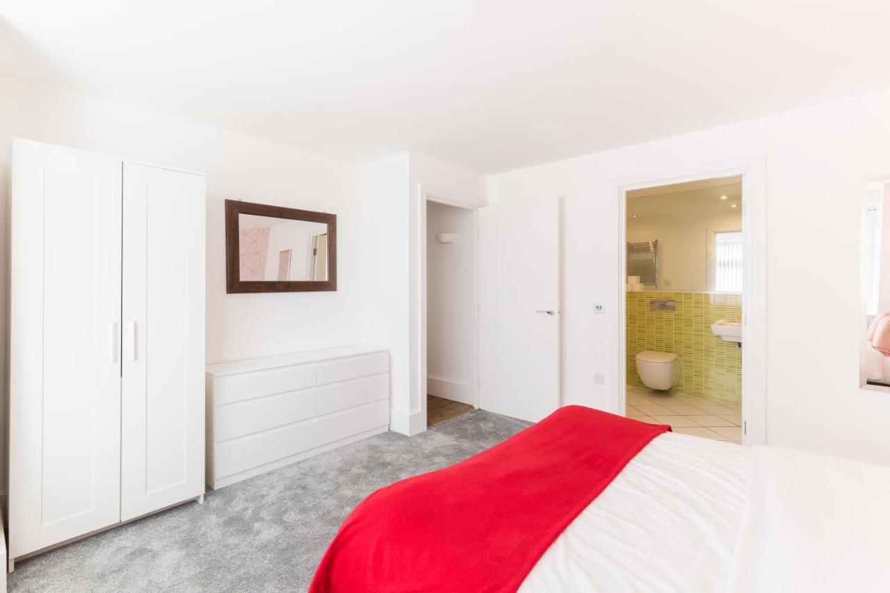 Newhall Skyline Views Centre Apartment