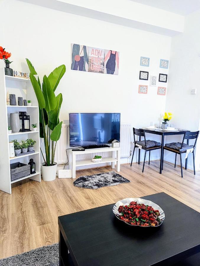 Apartment Luxury 1 Bed Service Apartment With Parking *