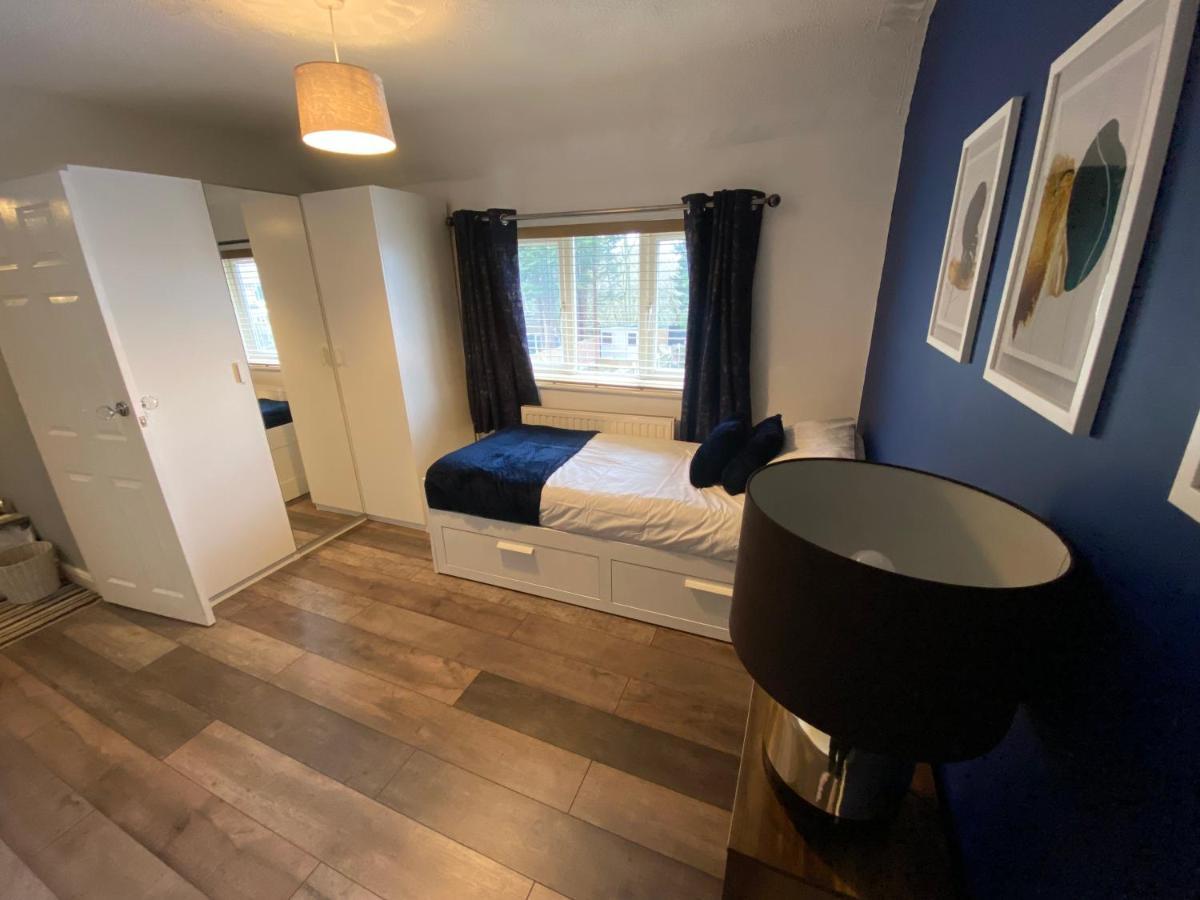 Holiday home Large Home, Close To Bhx, Nec, Jlr, 4 Double Beds! *