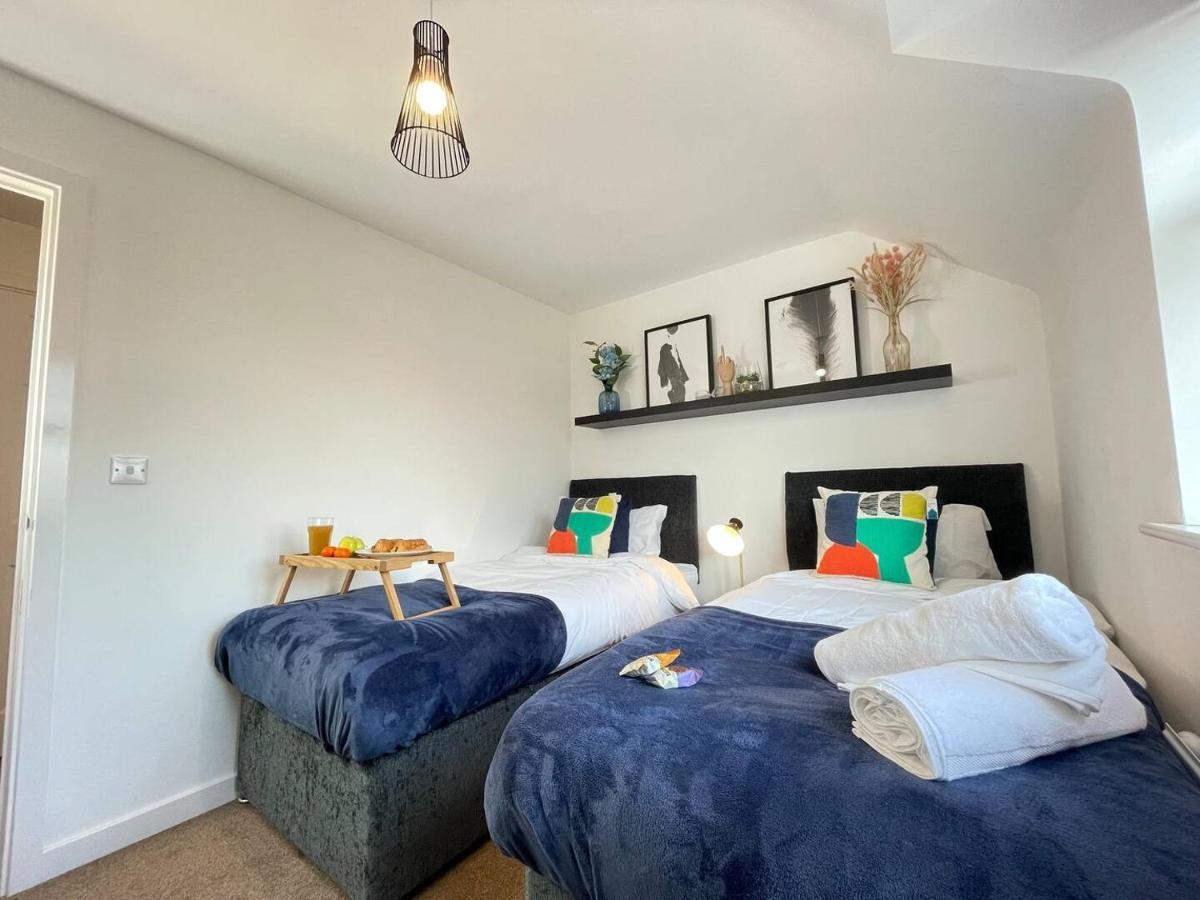 Cosy 2br Retreat, Near Uni & Qe Hospital, Parking Apartment *