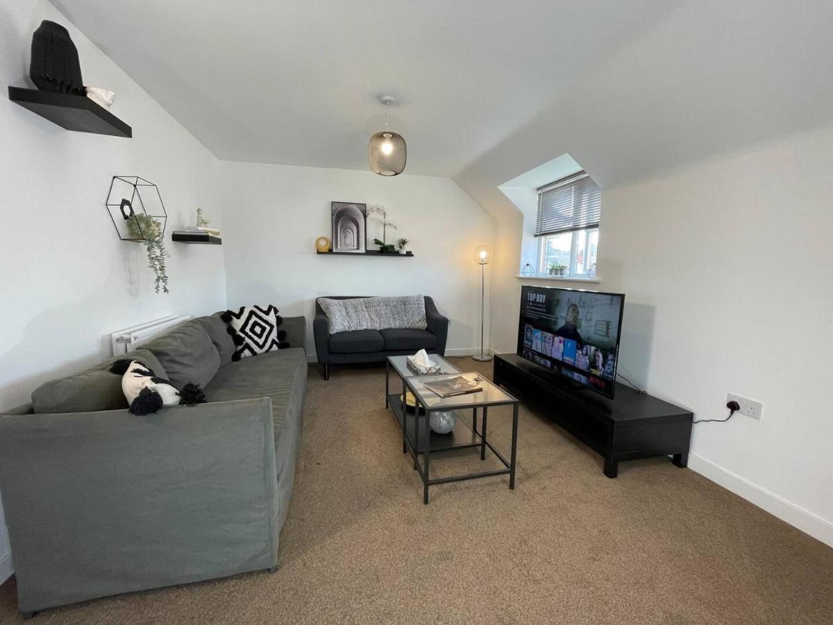 Cosy 2br Retreat, Near Uni & Qe Hospital, Parking *