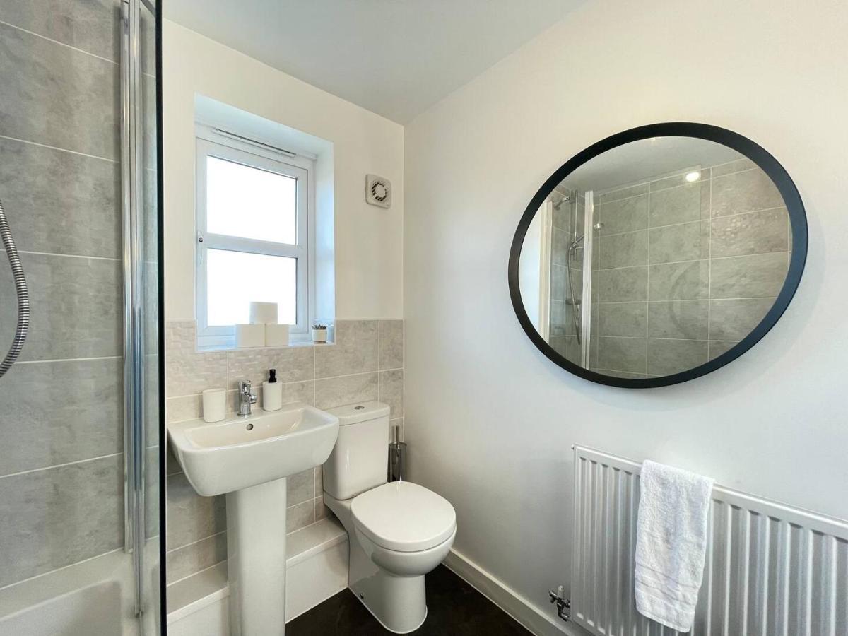 Apartment Cosy 2br Retreat, Near Uni & Qe Hospital, Parking *
