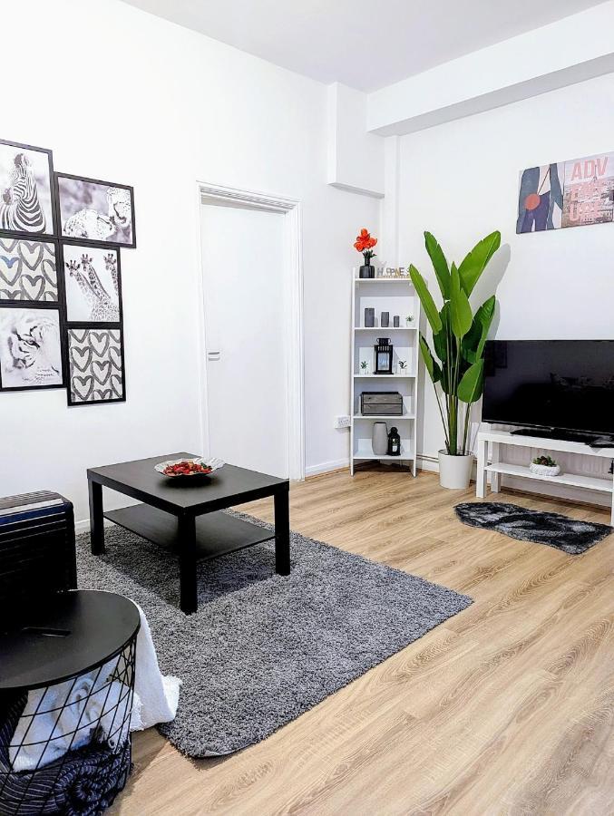 Apartment Luxury 1 Bed Service Apartment With Parking