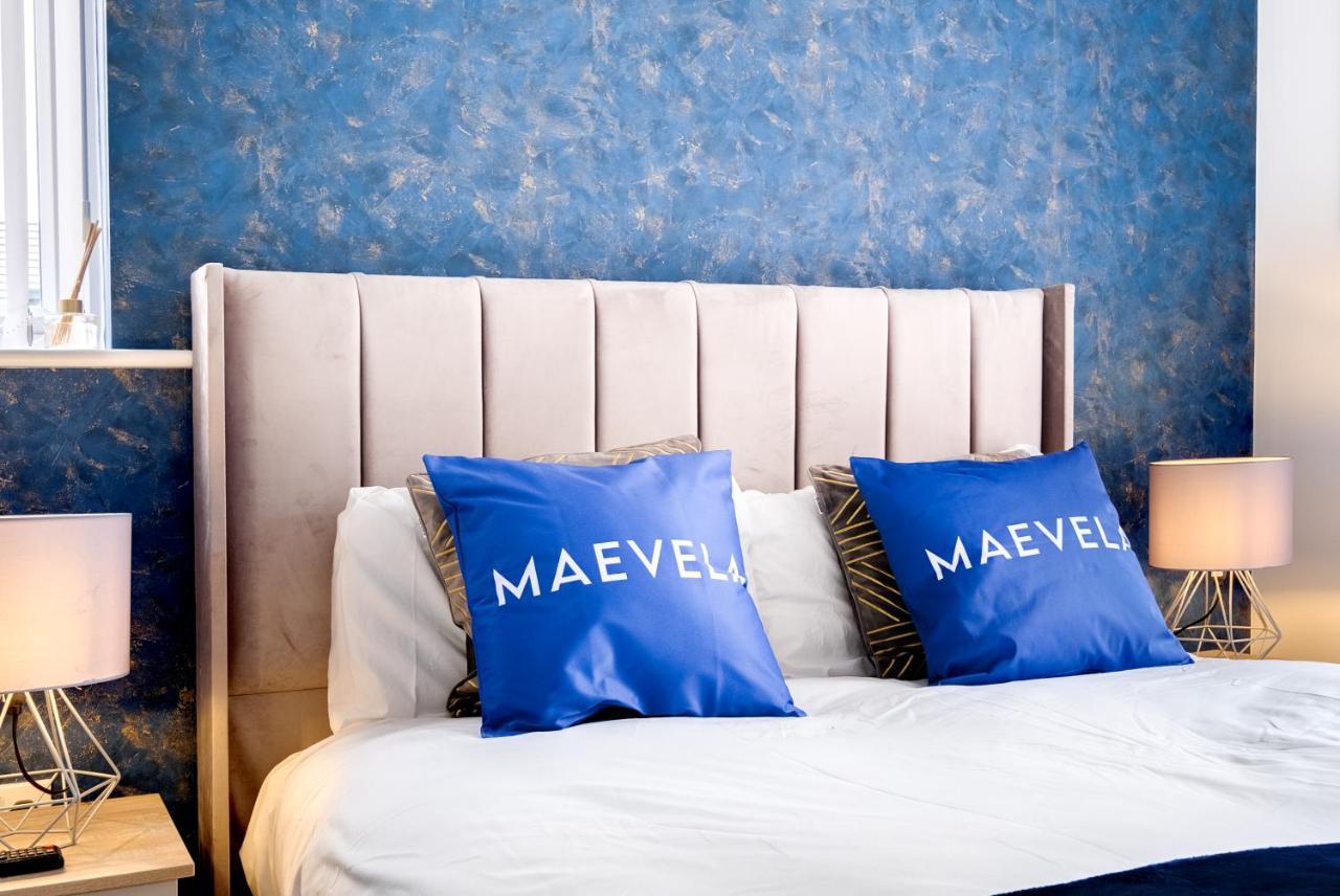 Luxury Centre Stylish 2 Bed House ☆ Free Driveway Parking → With 55 Inch Smart Tv, Free Netflix & Wifi ✘ Comfy Seating Area - By Maevela Holiday home
